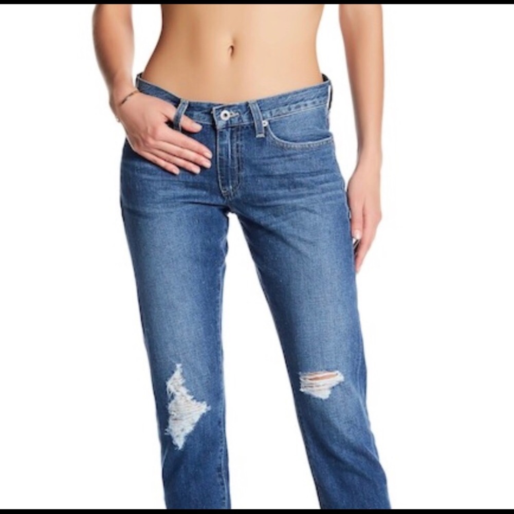 NWT relaxed fit boyfriend jeans.
